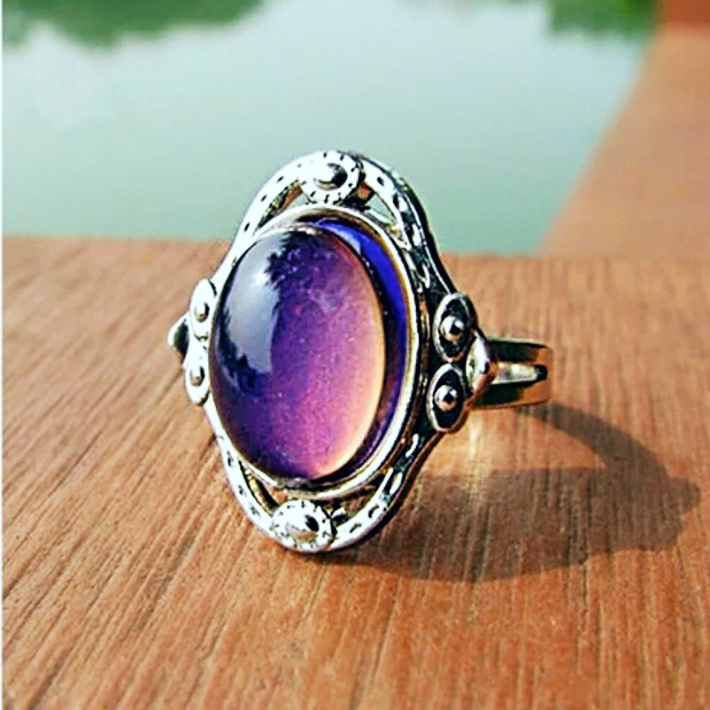 Vintage Style Detailed Thermochromic Ring